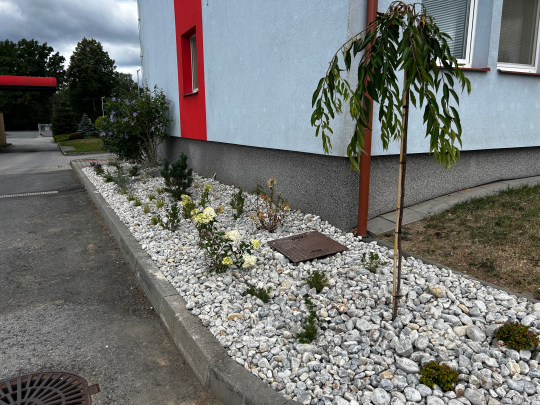 Nový okrasný záhon